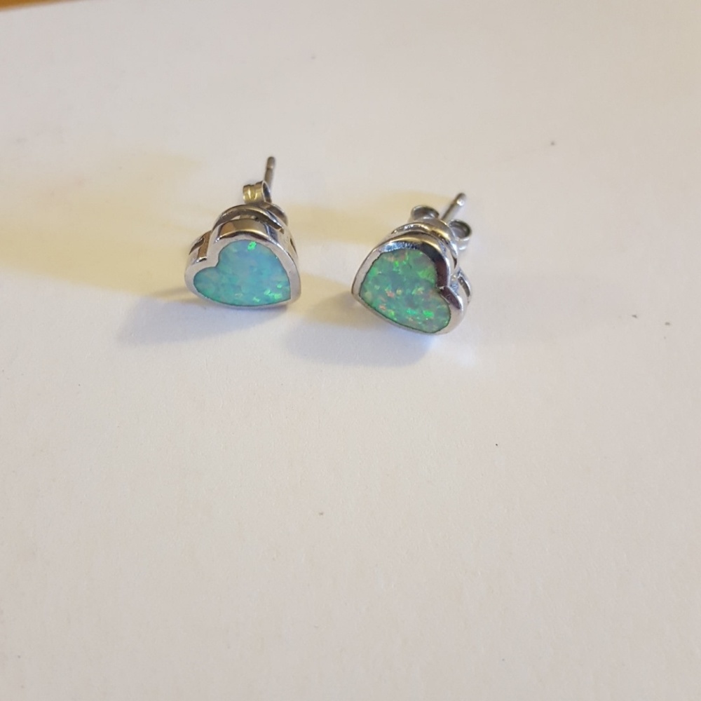 Heart stud opal earrings